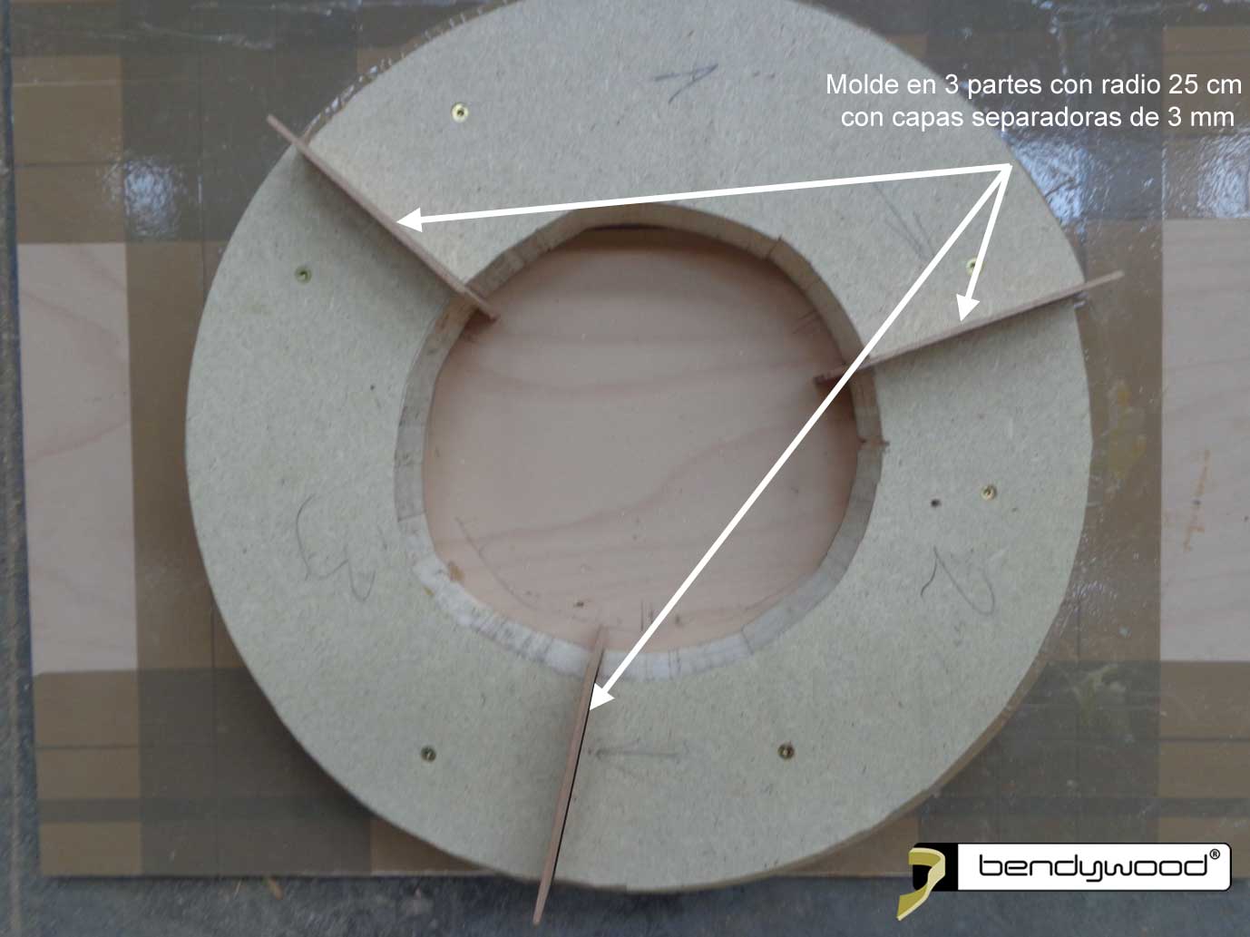 Molde en 3 partes con láminas - Candelabro en Bendywood®
