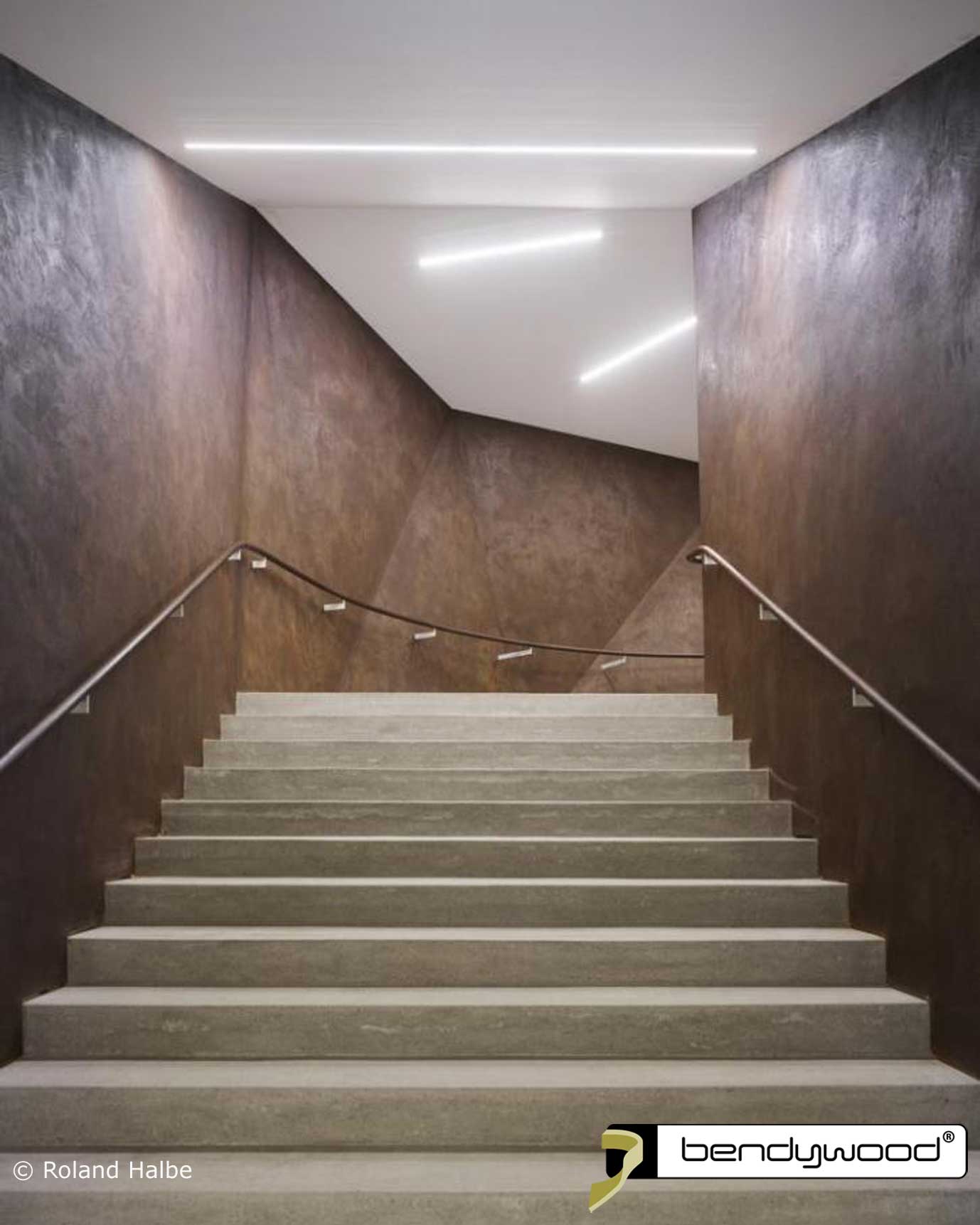 Scalinata nuova sala concerti Andermatt, Svizzera. Corrimano in rovere Bendywood®
