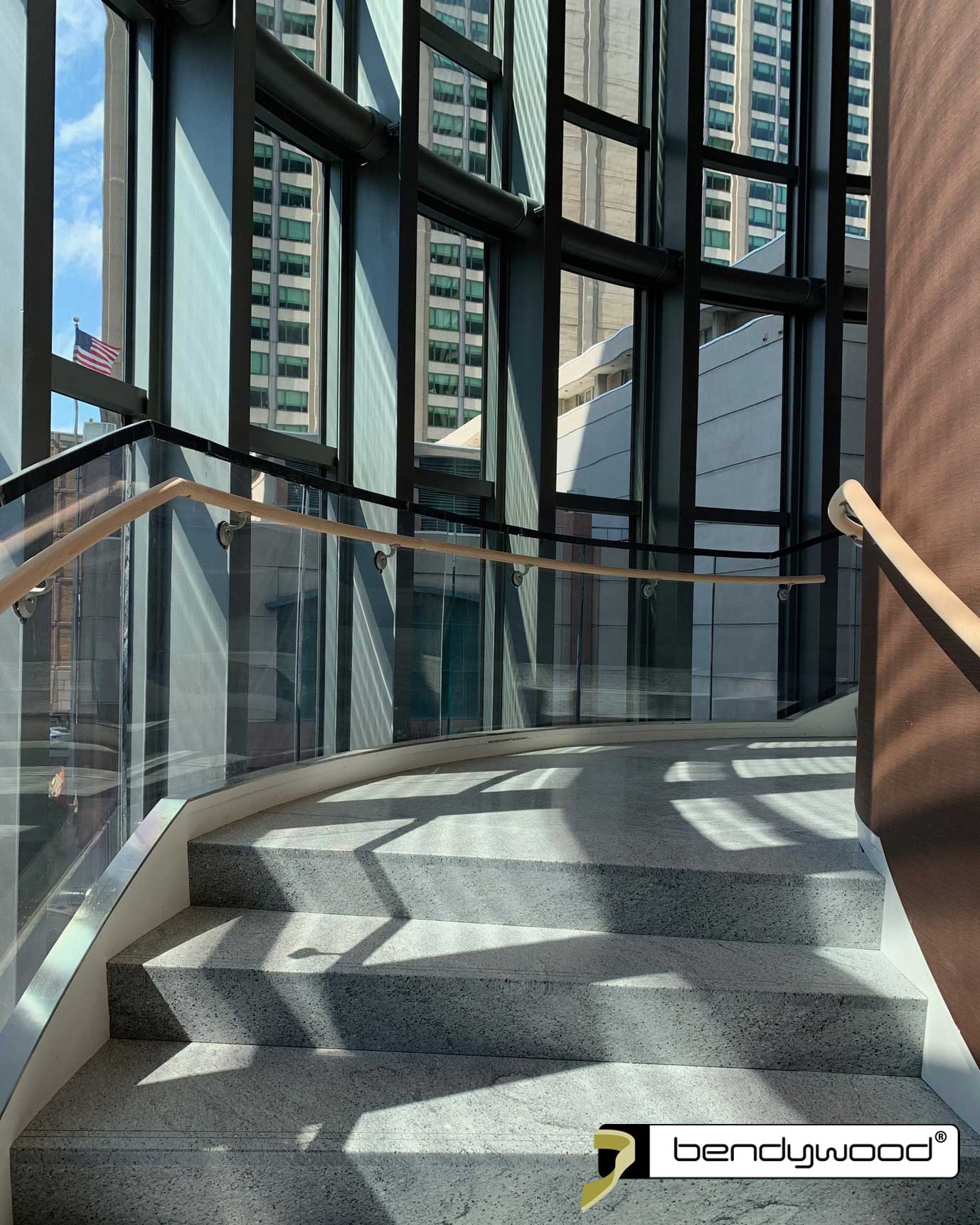 Corrimano in faggio Bendywood® per scala elicoidale - Four Seasons Hotel Boston USA